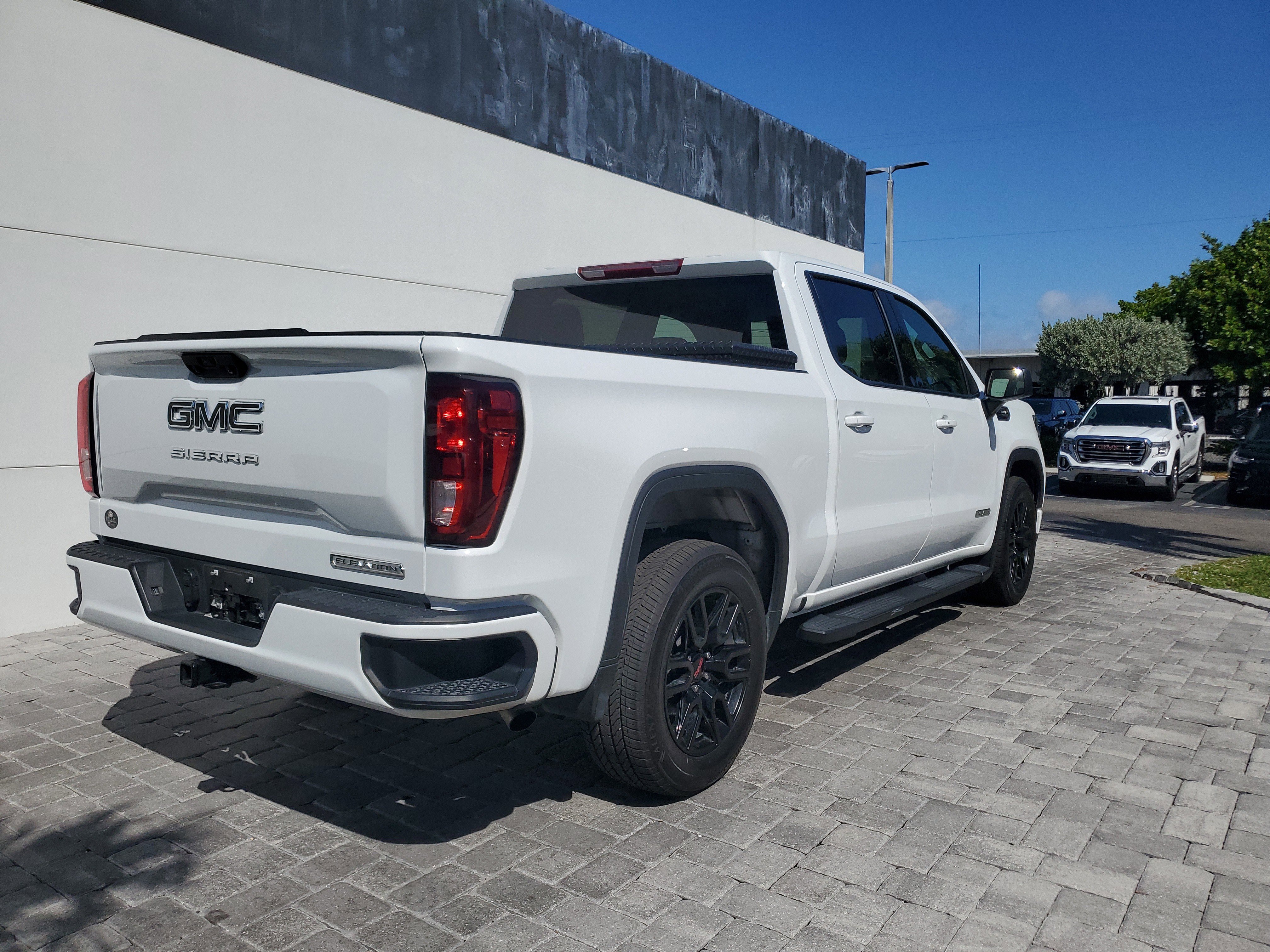 Used 2025 GMC Sierra 1500 Elevation w/ LPO, Elevation Black Package image 5