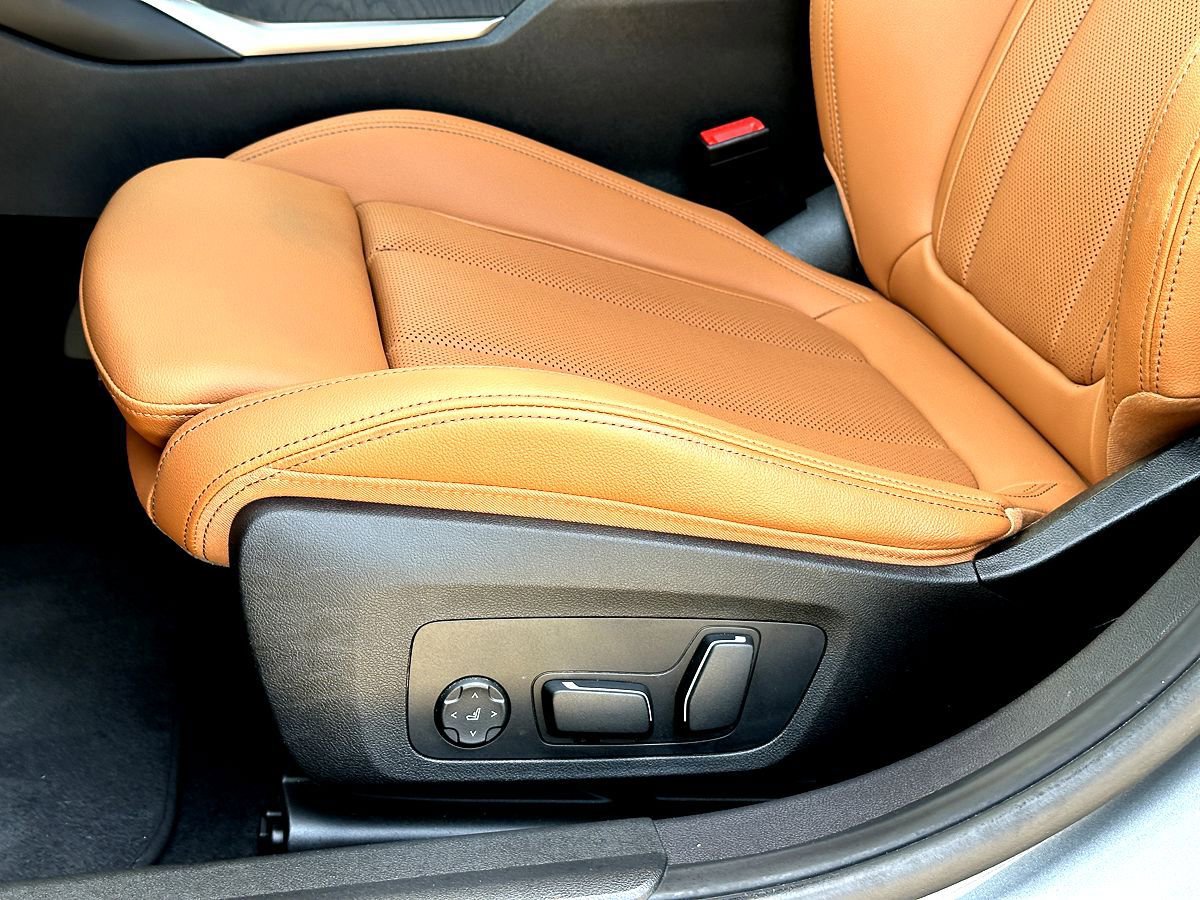 Certified 2024 BMW 330i Sedan image 12