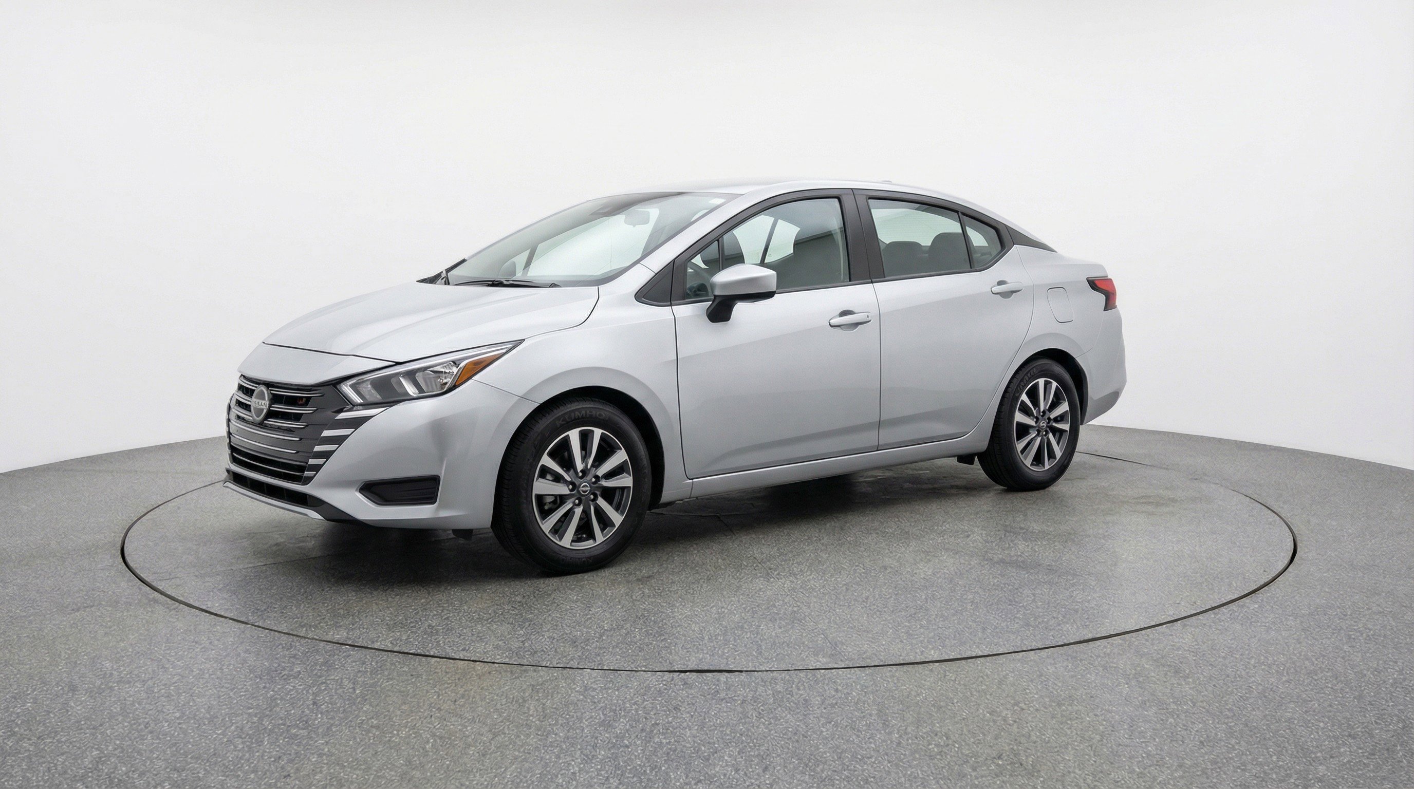 Used 2025 Nissan Versa SV image 3