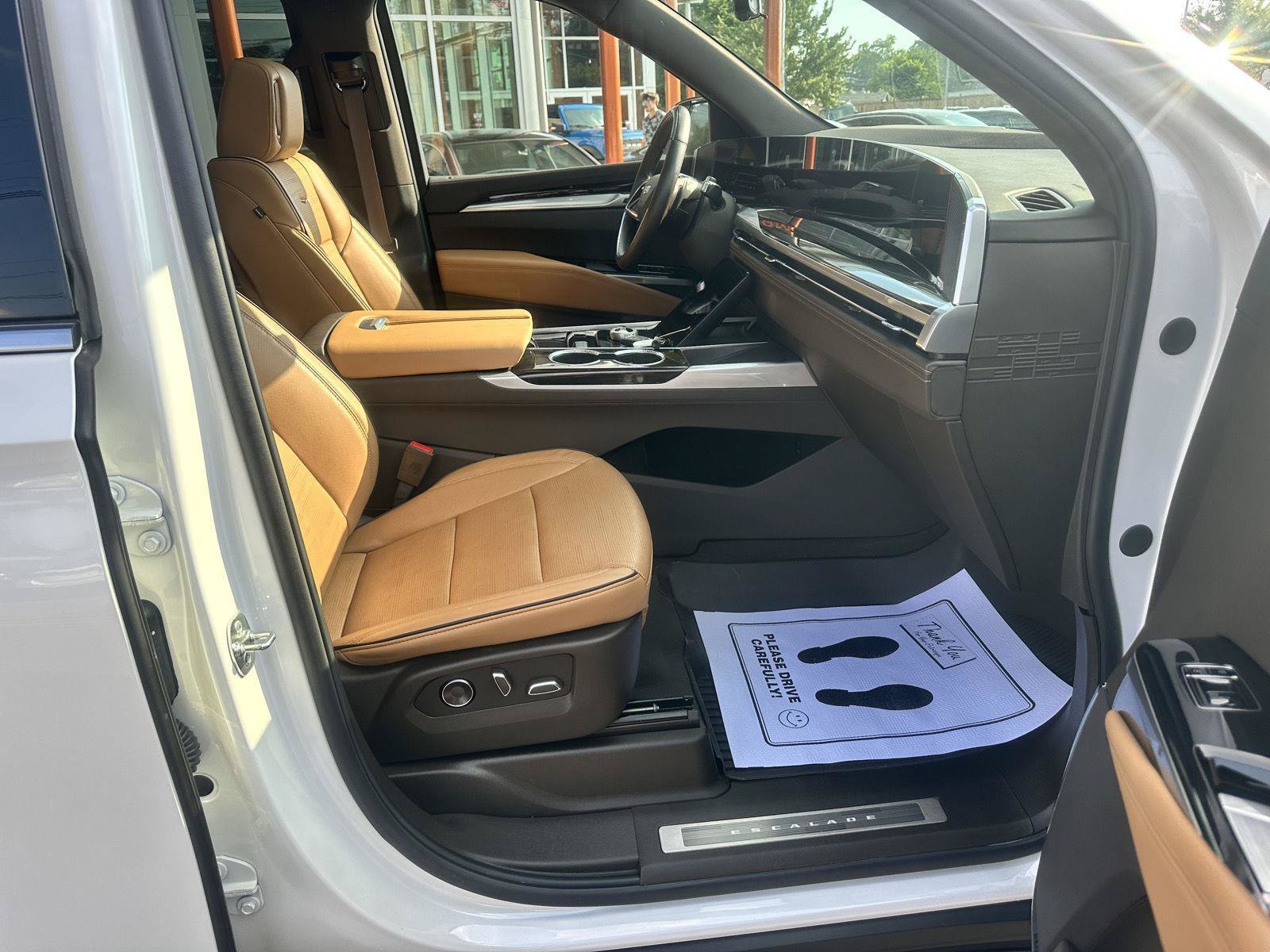 Used 2025 Cadillac Escalade ESV Premium Luxury w/ LPO, Radiant Package AWD/4WD image 10