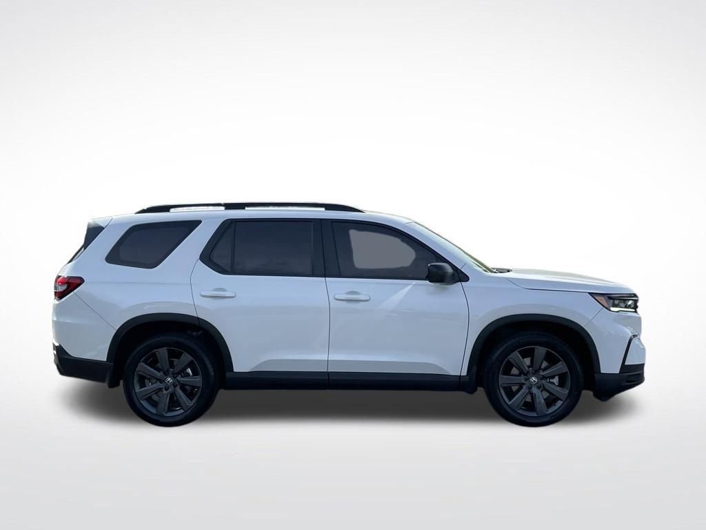 Certified 2025 Honda Pilot Sport image 7