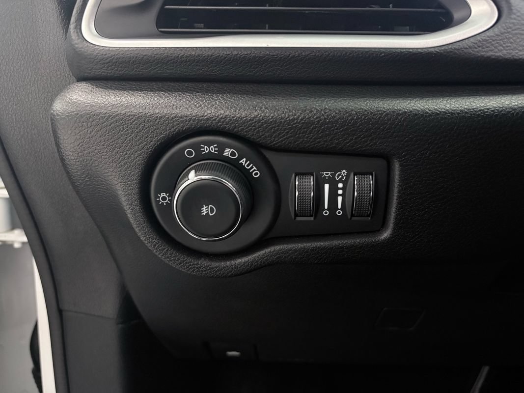 Used 2020 Chrysler Pacifica Touring-L w/ Advanced Safetytec Group AWD/4WD image 27