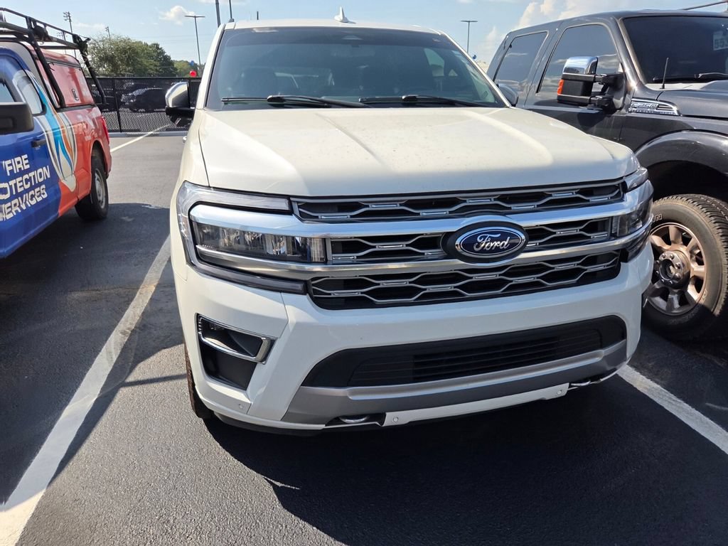 Used 2024 Ford Expedition Platinum AWD/4WD image 3