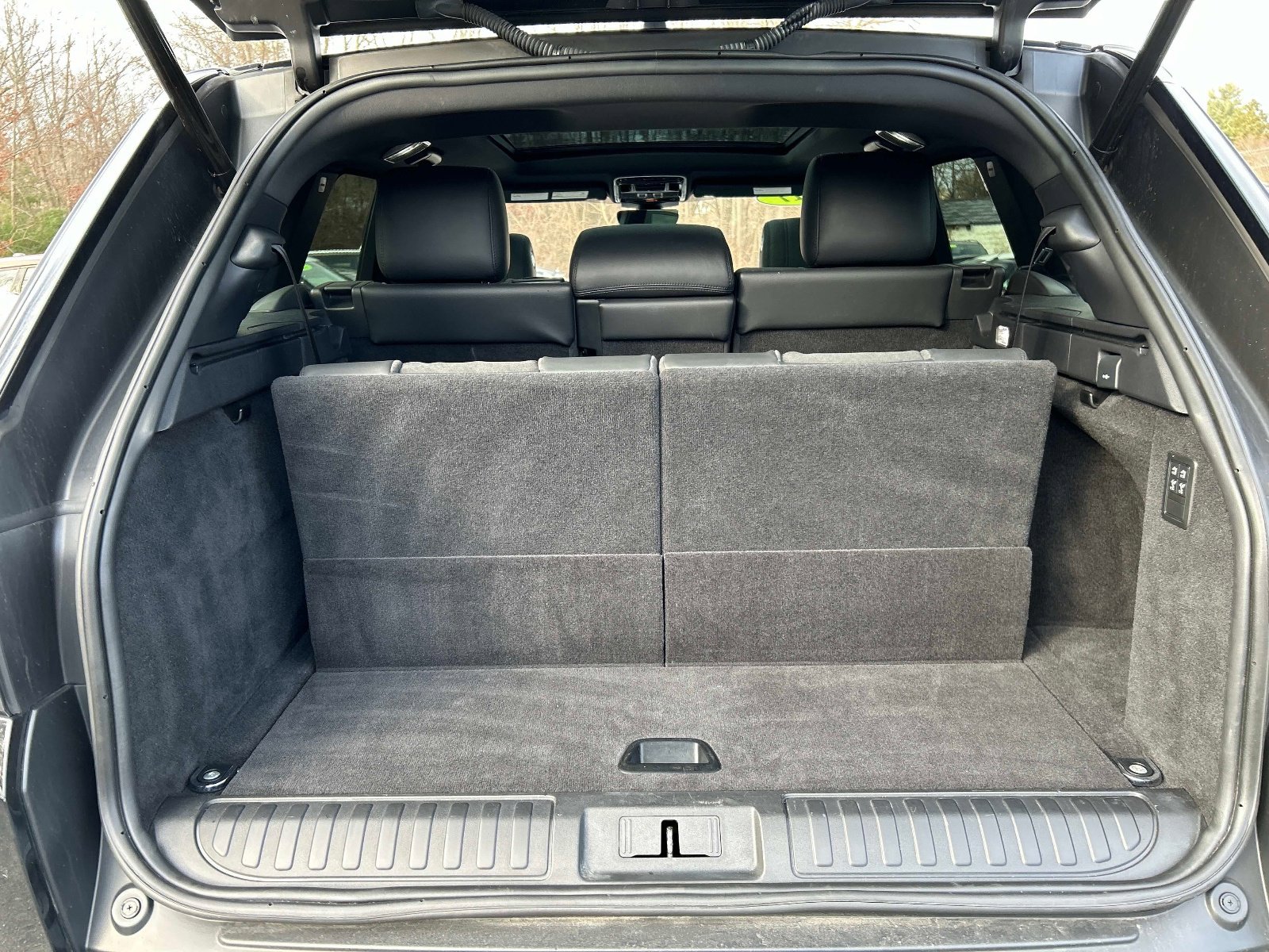 Used 2017 Land Rover Range Rover Sport HSE image 13