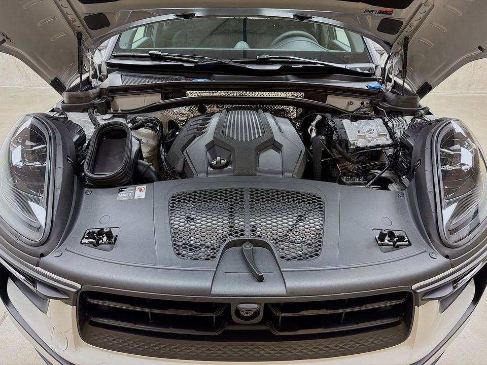 New 2026 Porsche Macan AWD/4WD image 32