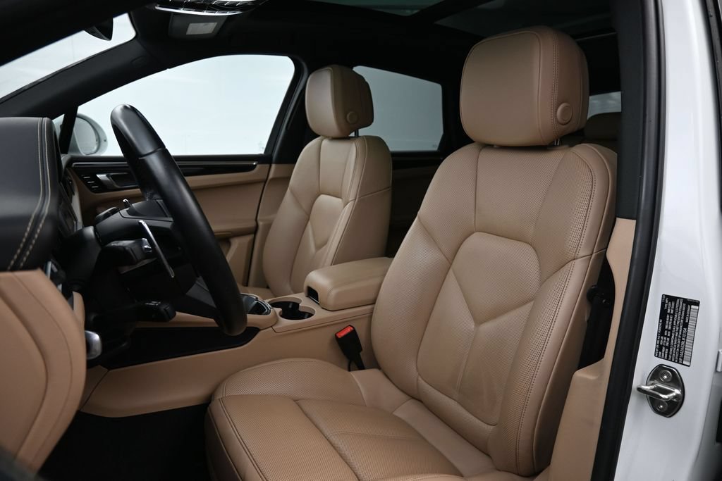 Certified 2024 Porsche Macan AWD/4WD image 5