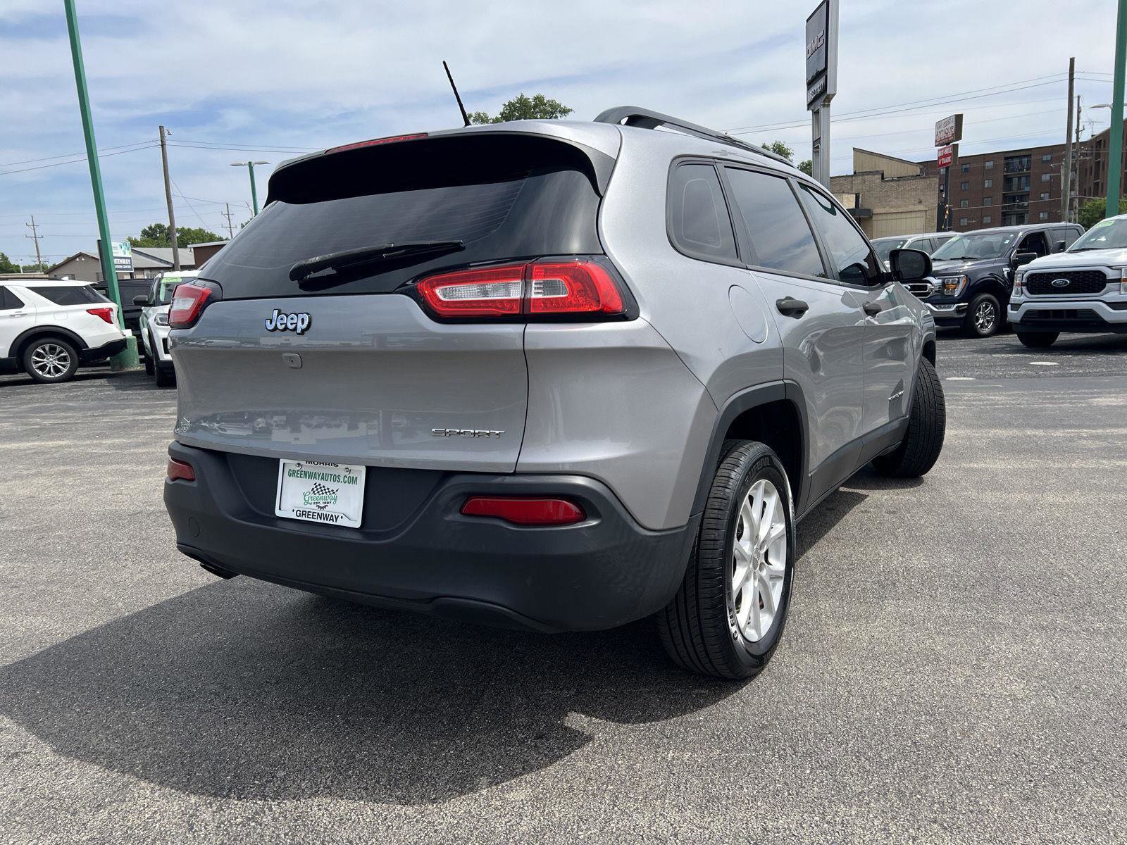 Used 2015 Jeep Cherokee Sport w/ Cold Weather Group FWD image 4