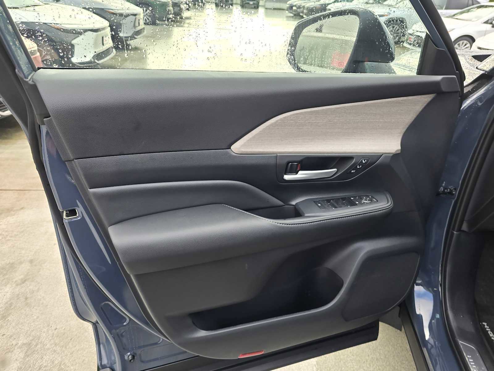 Used 2025 Toyota Grand Highlander Limited image 23