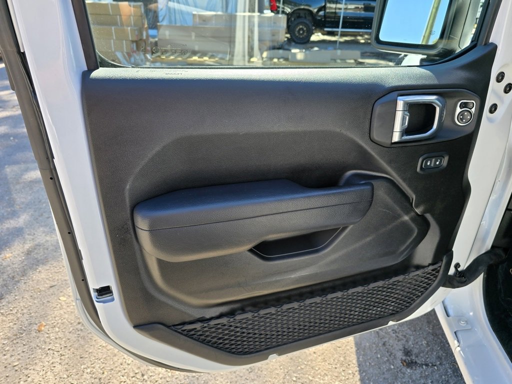 Used 2024 Jeep Wrangler Sport S image 12