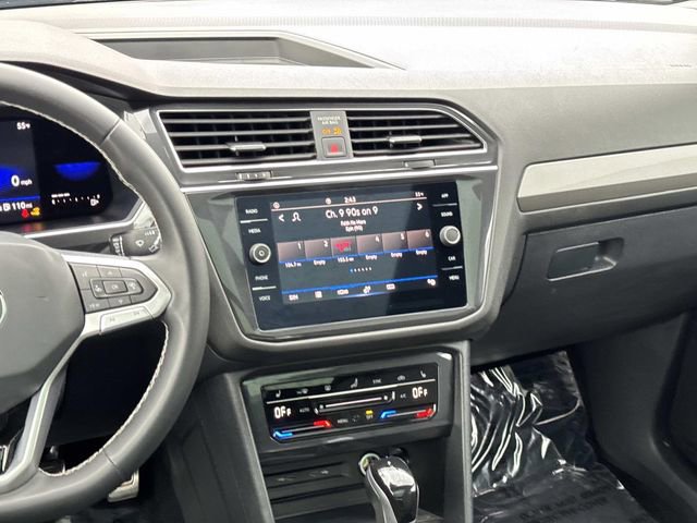 Certified 2023 Volkswagen Tiguan SE R-Line image 10