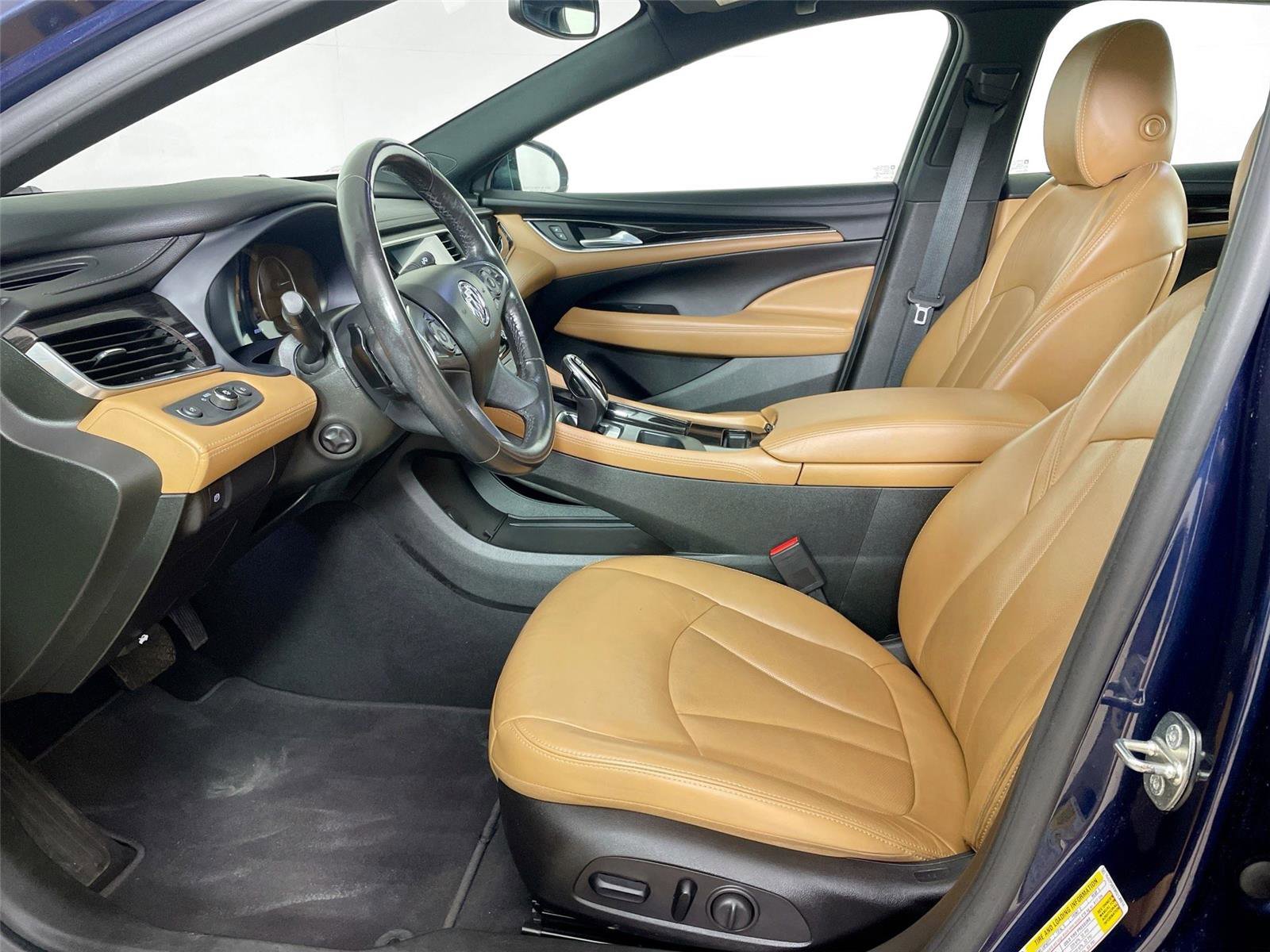 Used 2017 Buick LaCrosse Essence image 5