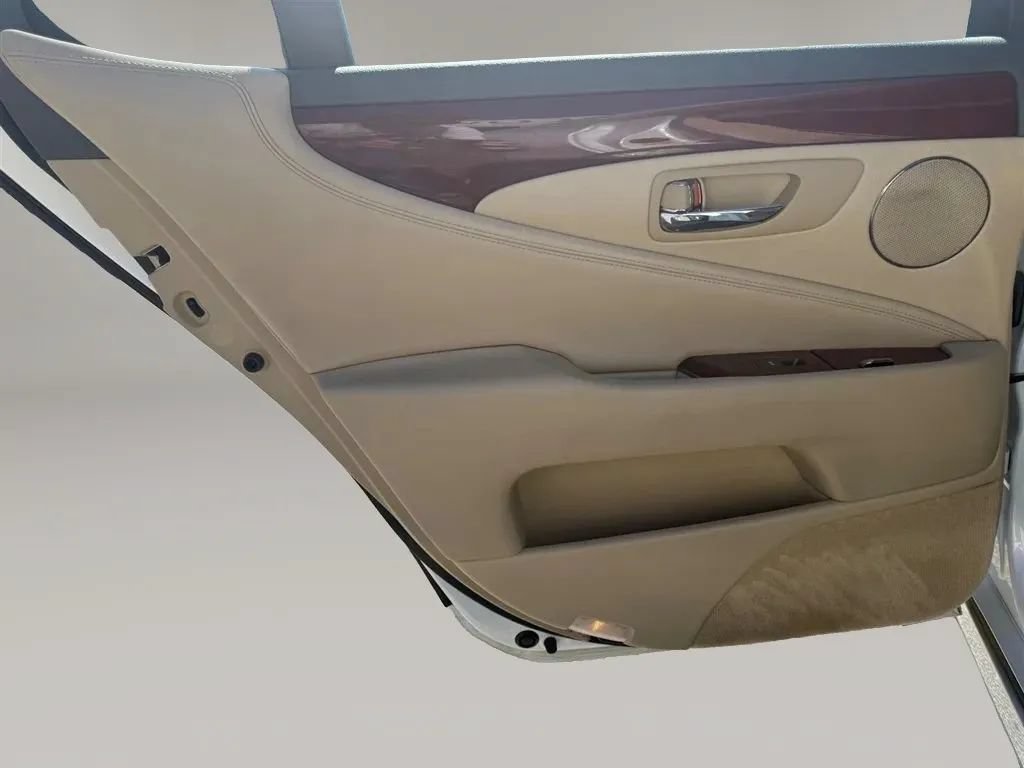 Used 2009 Lexus LS 460 w/ Comfort Pkg RWD image 35