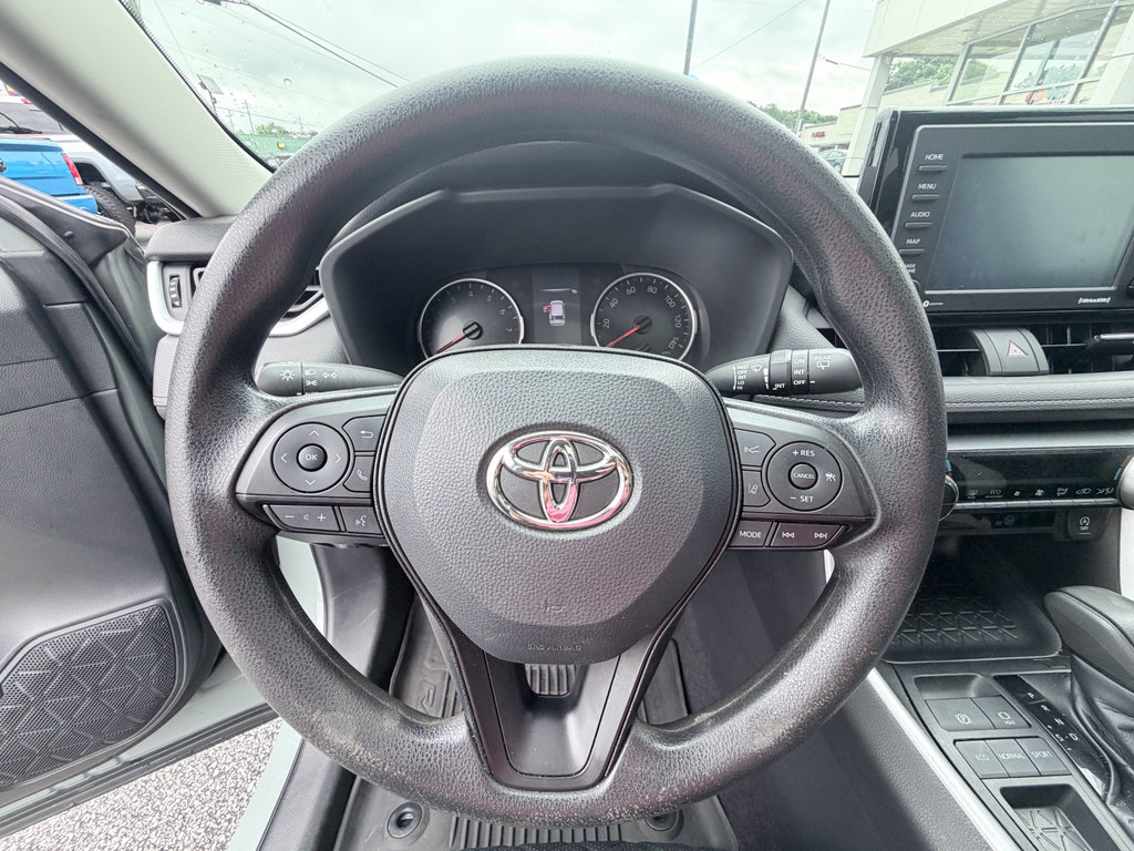 Used 2022 Toyota RAV4 XLE w/ Convenience Package FWD image 14