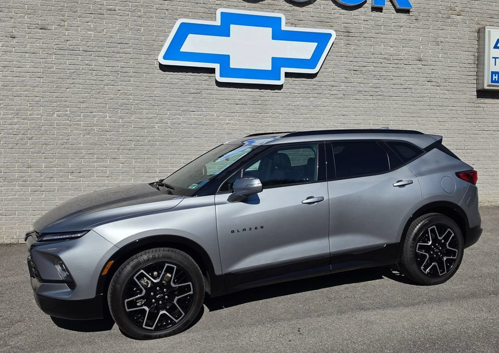 Used 2023 Chevrolet Blazer RS w/ Enhanced Convenience Package AWD/4WD image 2