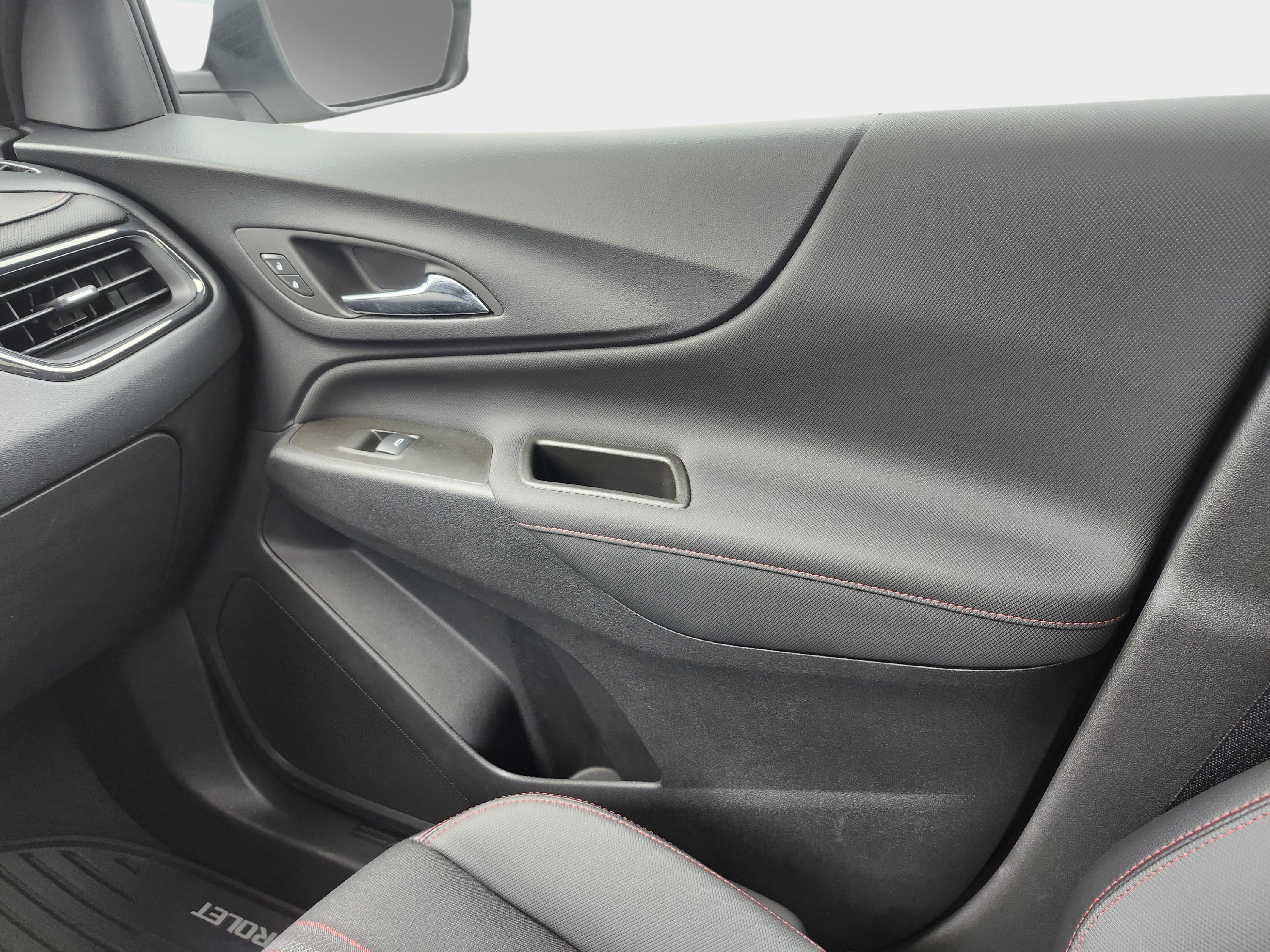 Used 2023 Chevrolet Equinox RS image 25