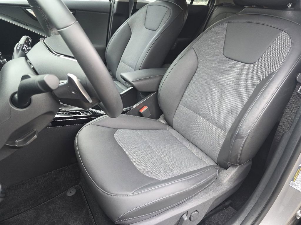 Used 2023 Kia Niro EX image 24