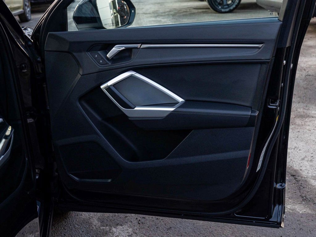 Used 2025 Audi Q3 2.0T Premium image 13