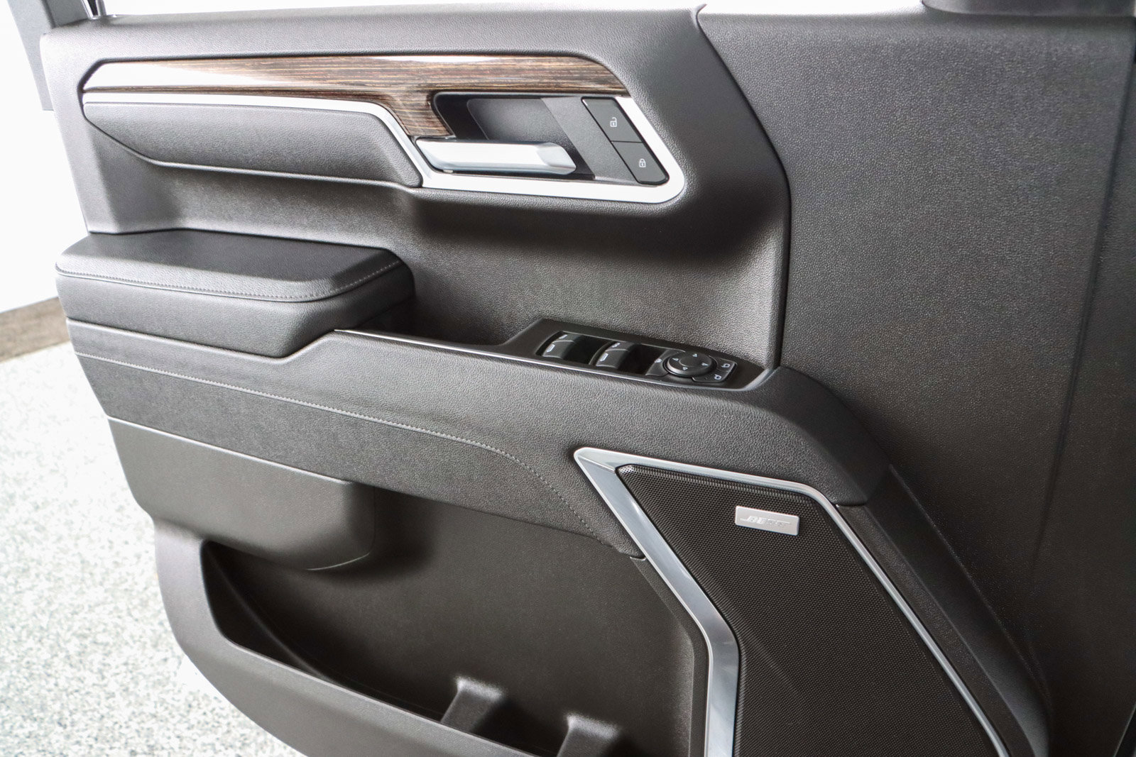 Used 2025 GMC Sierra 1500 Elevation w/ Elevation Premium Package image 24