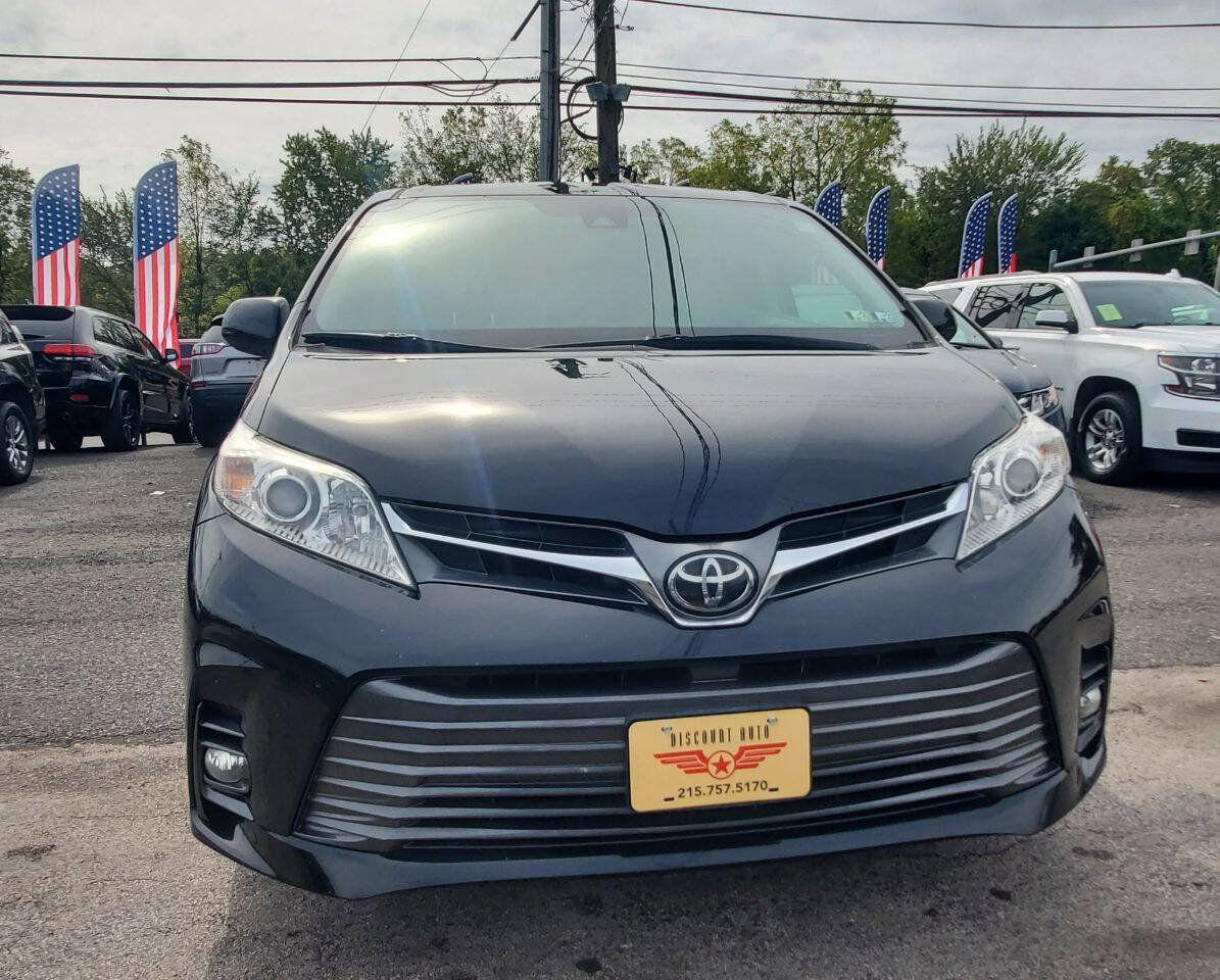 Used 2018 Toyota Sienna XLE Premium w/ Carpet Mat Package image 7