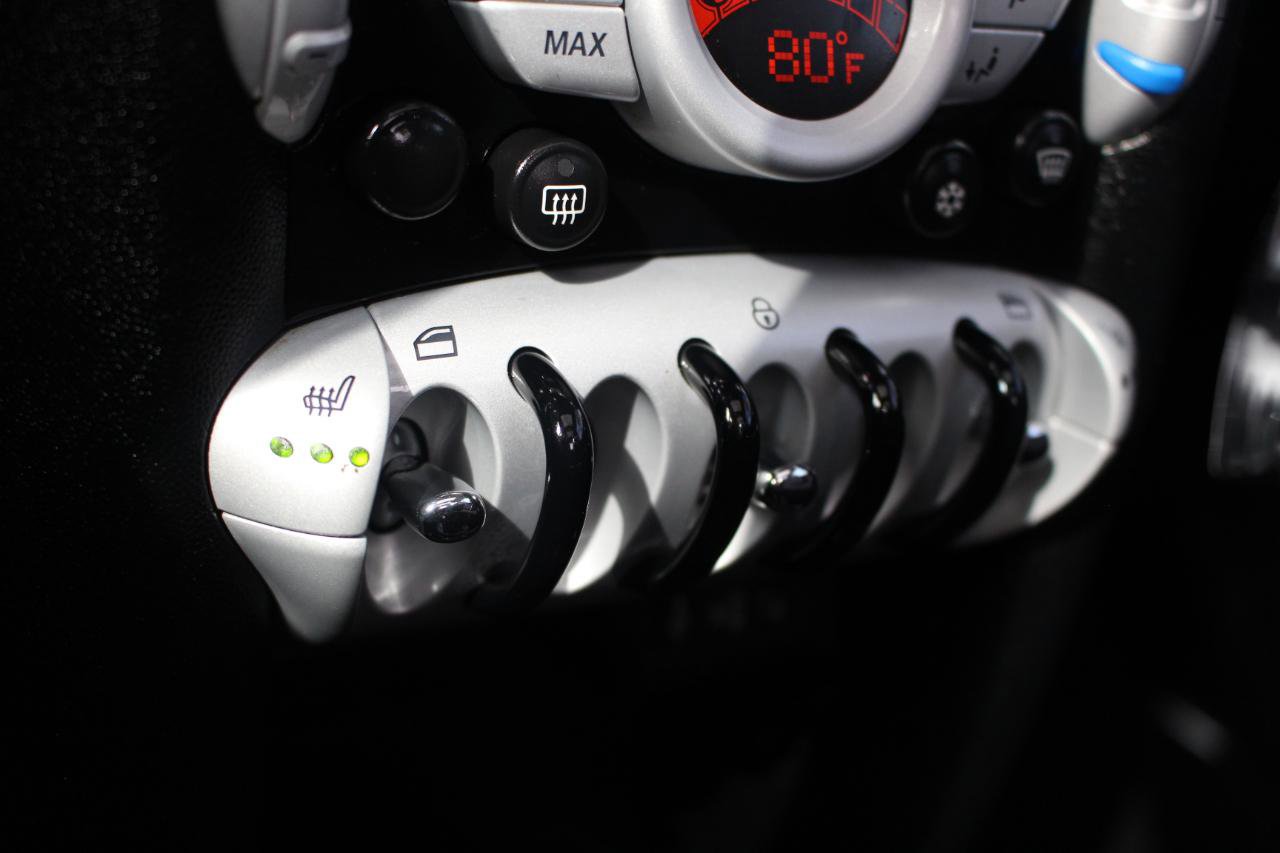 Used 2010 MINI Cooper Hardtop image 23