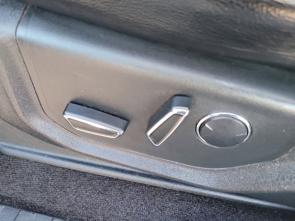 Used 2017 Ford F150 Lariat w/ Equipment Group 502A Luxury image 17