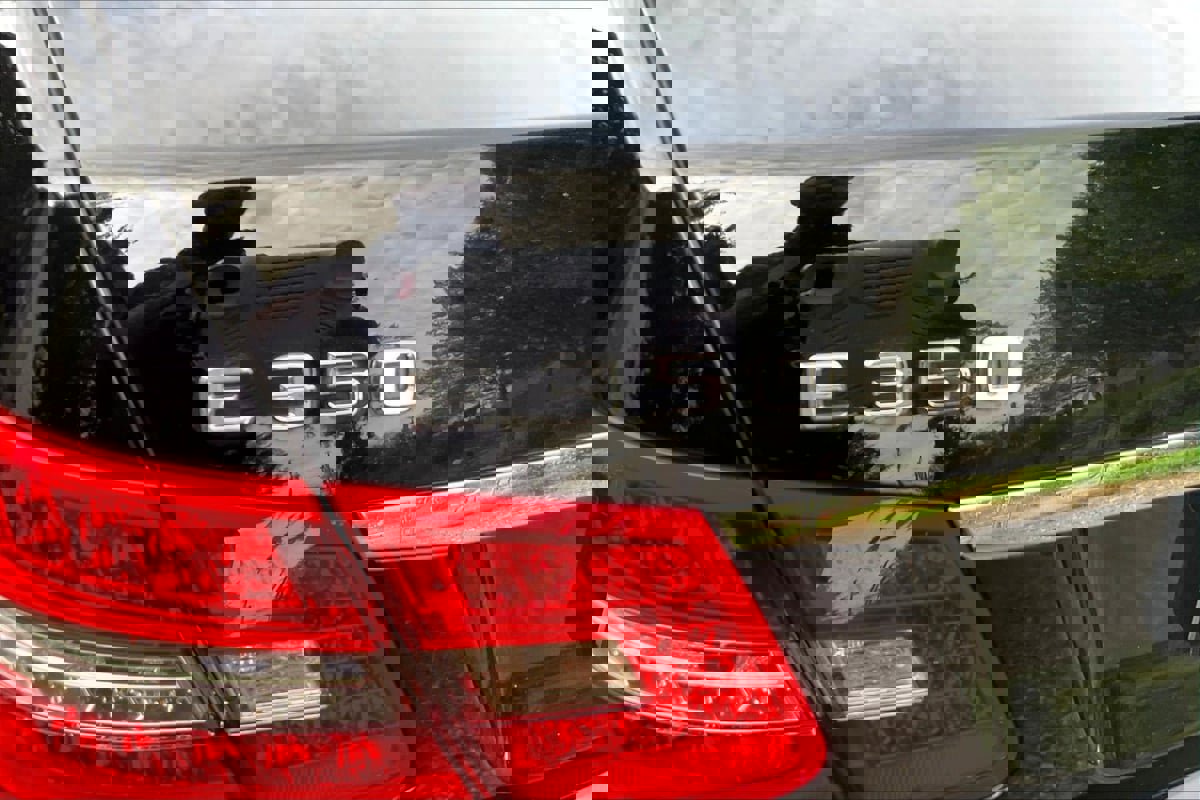 Used 2011 Mercedes-Benz E 350 4MATIC Sedan image 22