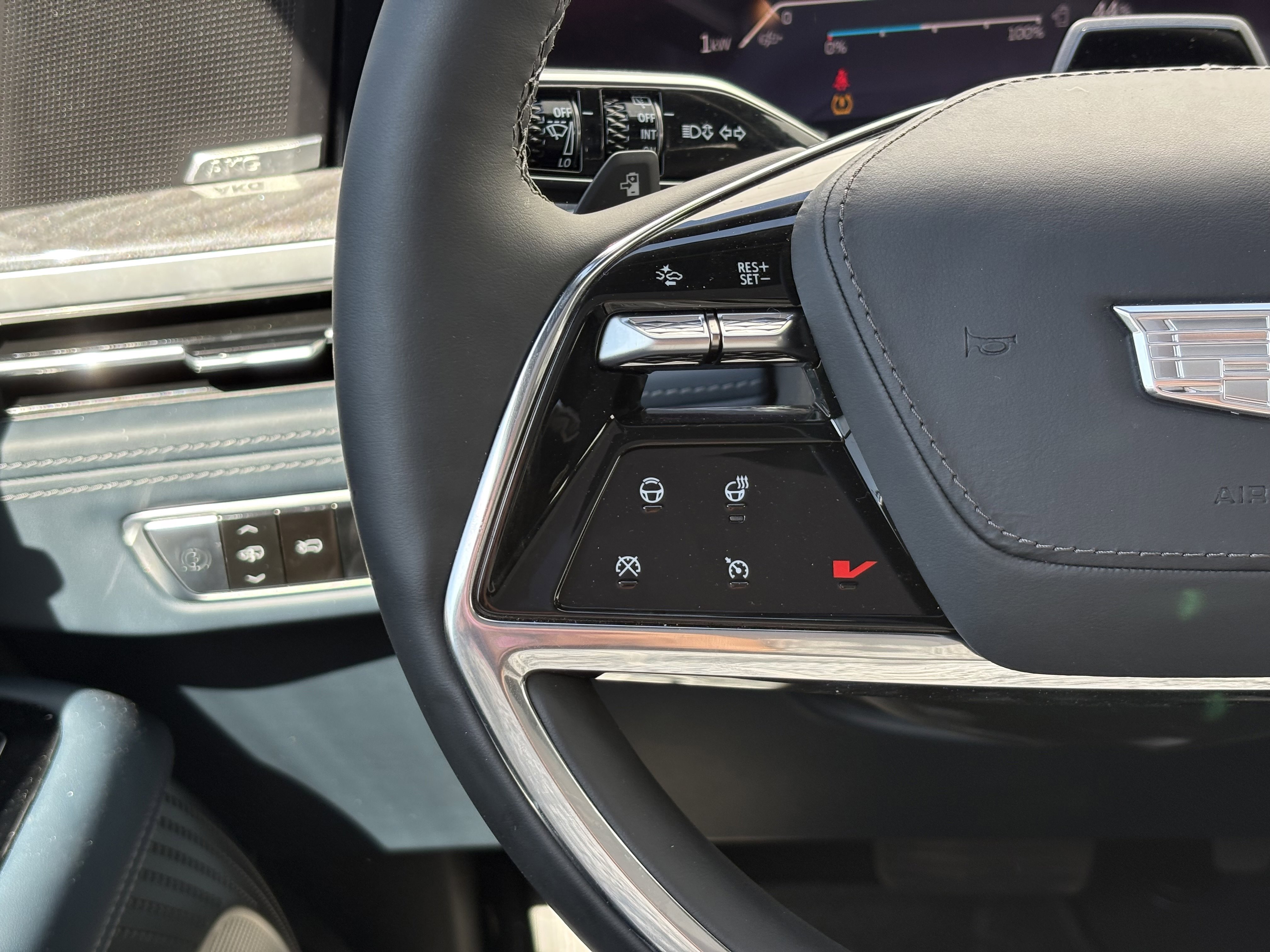 New 2025 Cadillac Escalade IQ Sport 2 w/ LPO, ONYX Package image 20