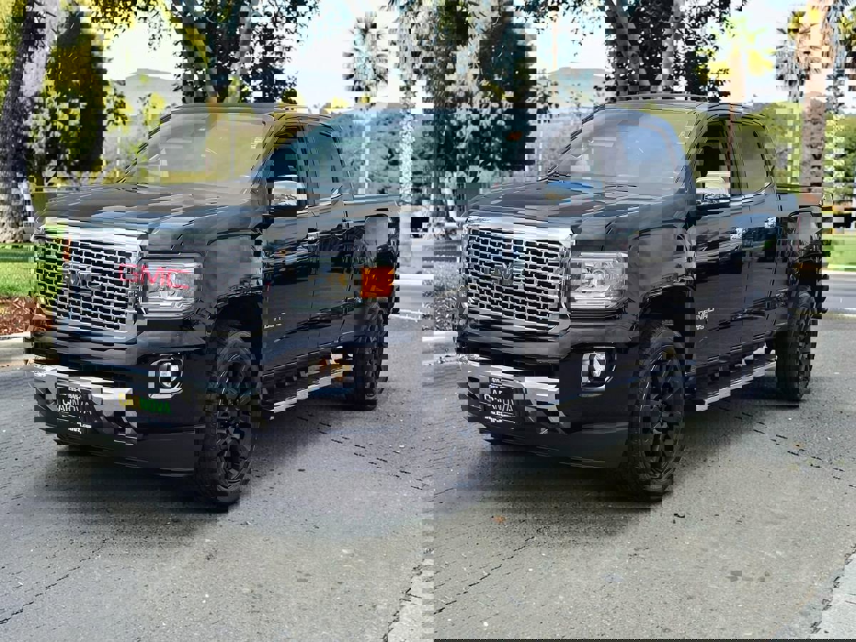 Used 2017 GMC Canyon Denali image 4