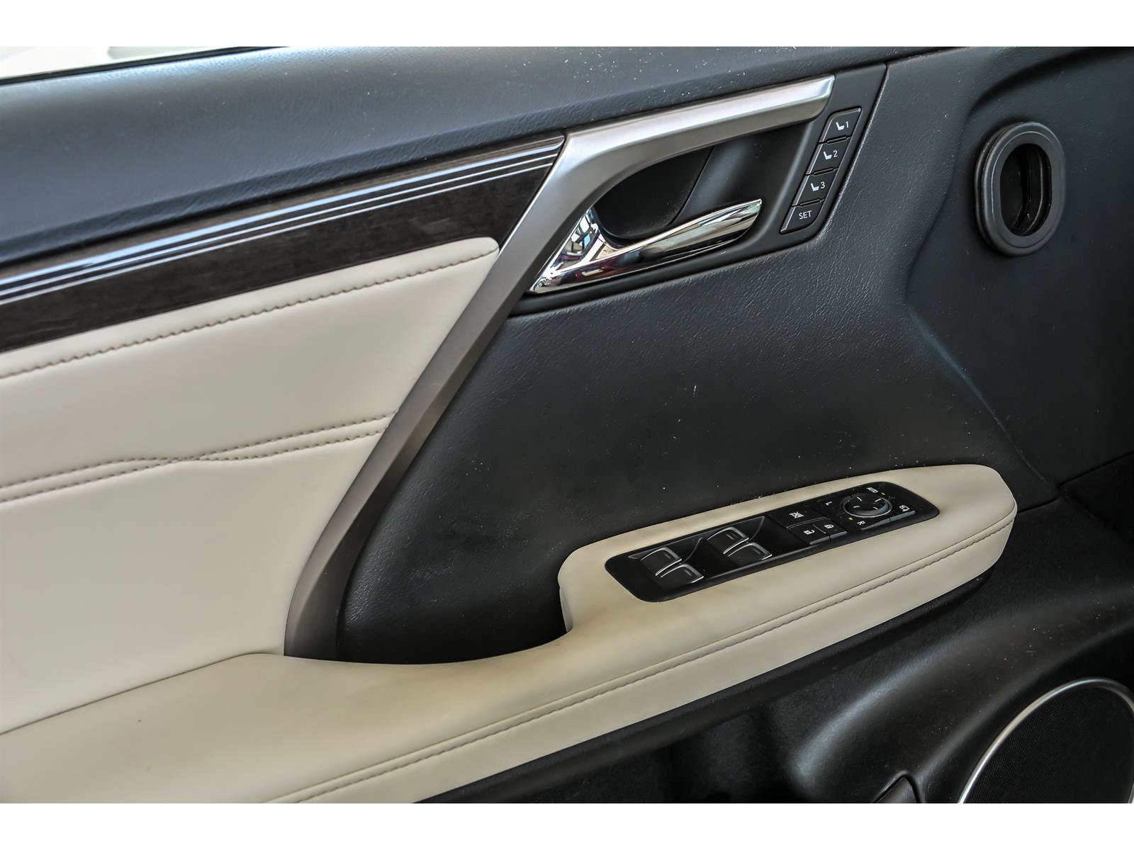 Used 2021 Lexus RX 450h AWD w/ Luxury Package image 9