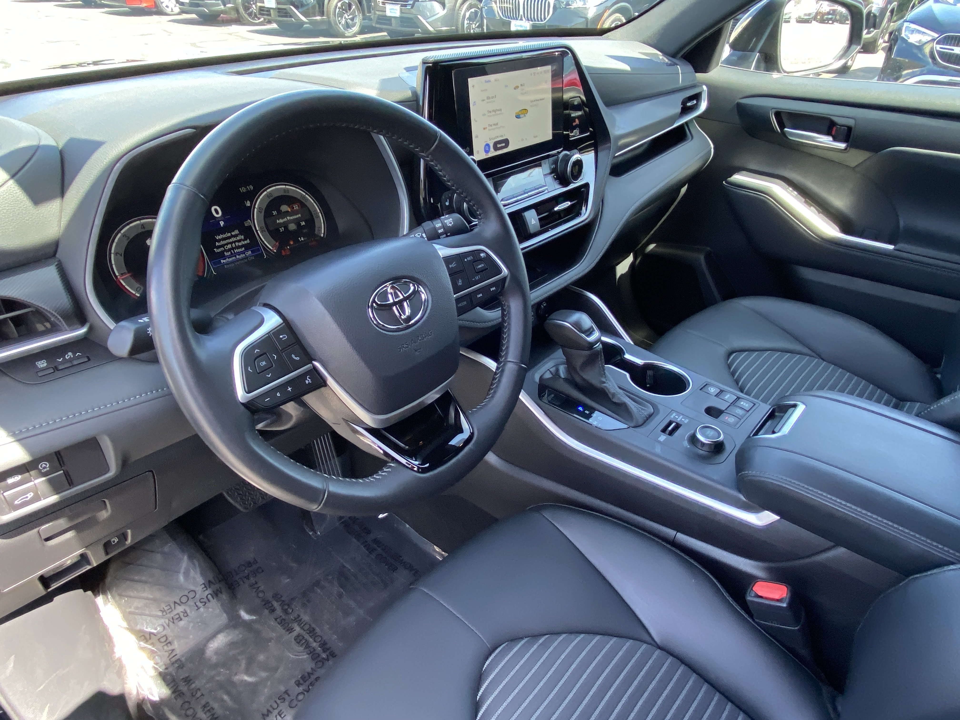 Used 2025 Toyota Highlander XSE AWD/4WD image 18