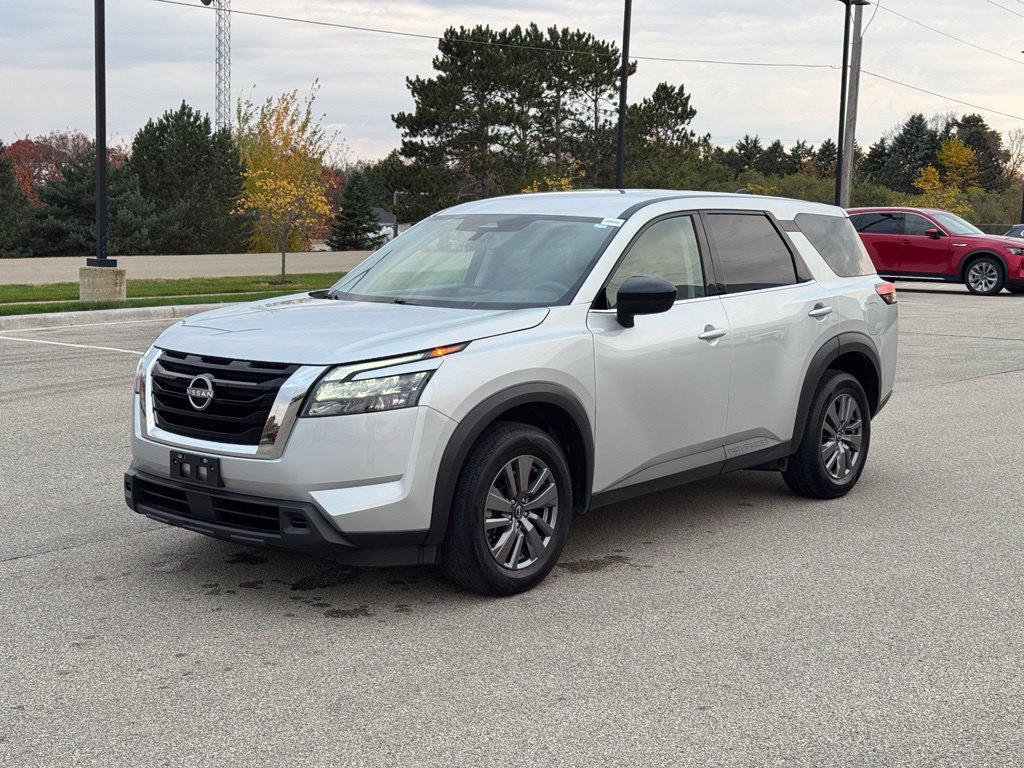 Used 2025 Nissan Pathfinder S AWD/4WD image 30