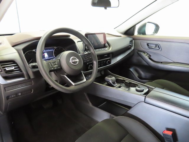 Used 2023 Nissan Rogue S image 4