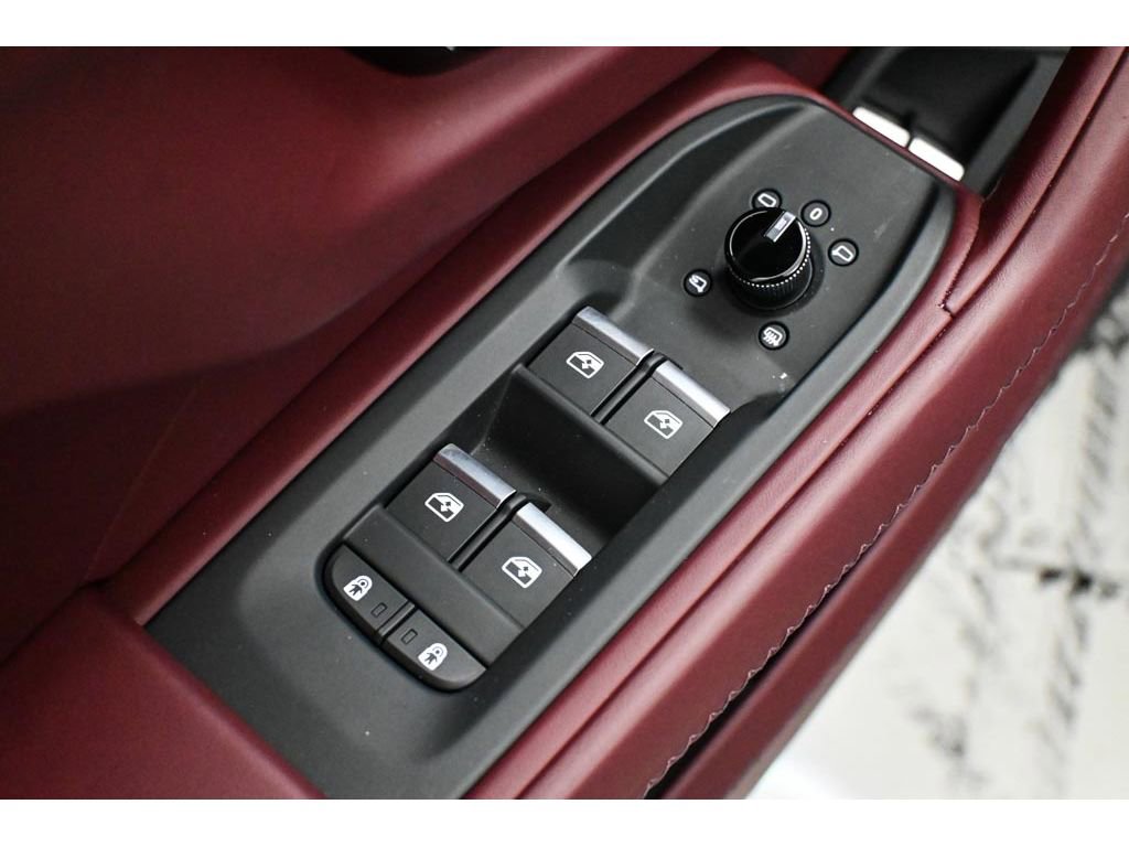 Used 2025 Lamborghini Urus SE image 49