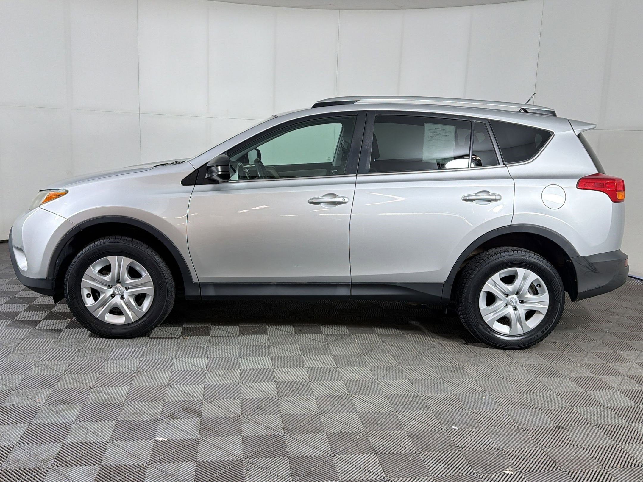 Used 2015 Toyota RAV4 LE image 2