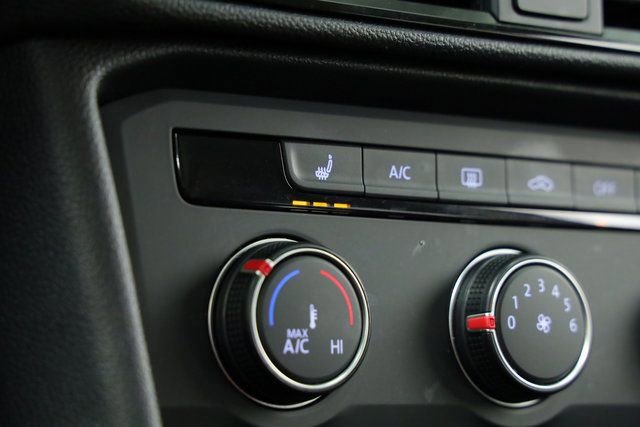 Certified 2022 Volkswagen Taos SE w/ Panoramic Sunroof Package image 21