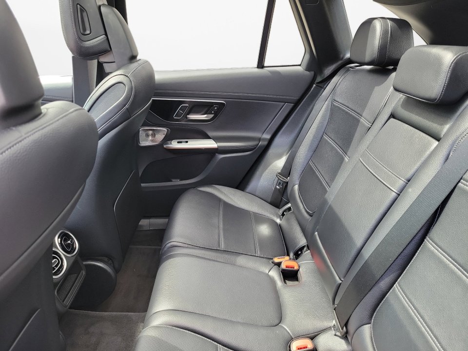 Used 2023 Mercedes-Benz GLC 300 4MATIC image 13