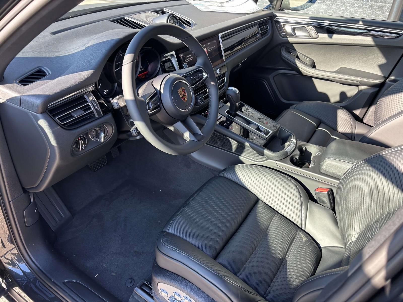 Used 2026 Porsche Macan AWD/4WD image 4