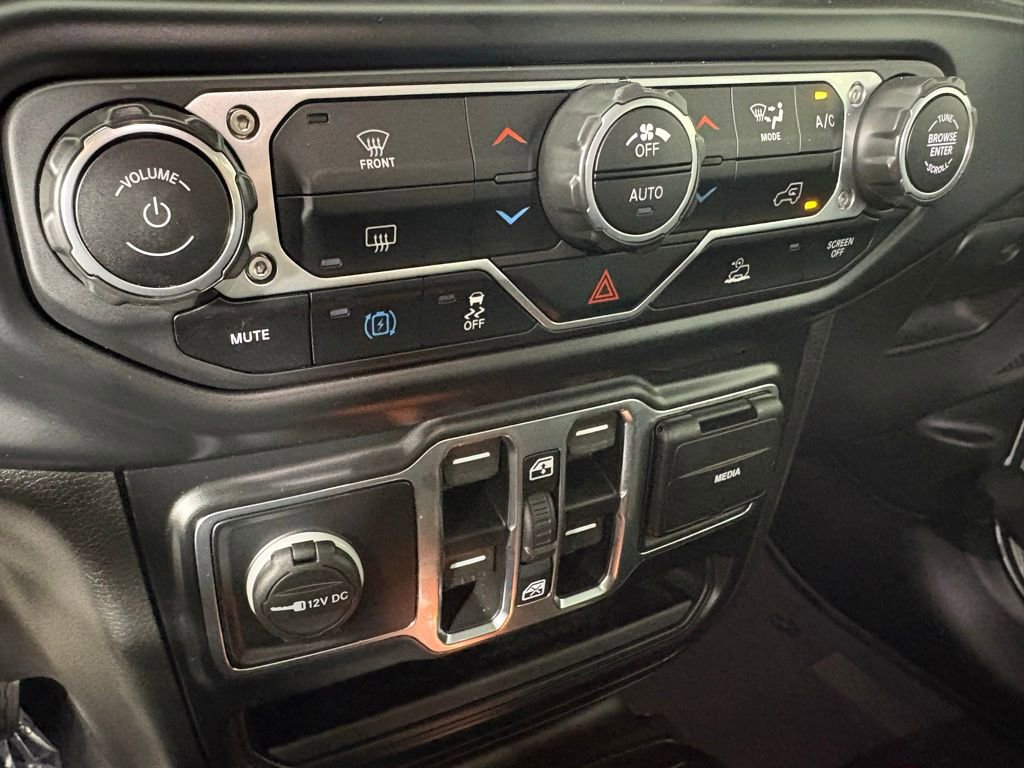 Used 2022 Jeep Wrangler Unlimited Sahara image 32