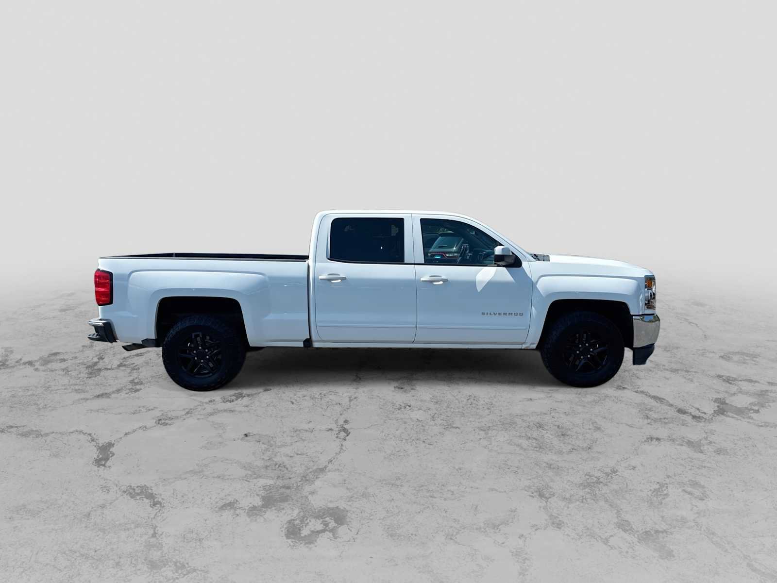 Used 2018 Chevrolet Silverado 1500 LT w/ LT Fleet Convenience Package AWD/4WD image 9