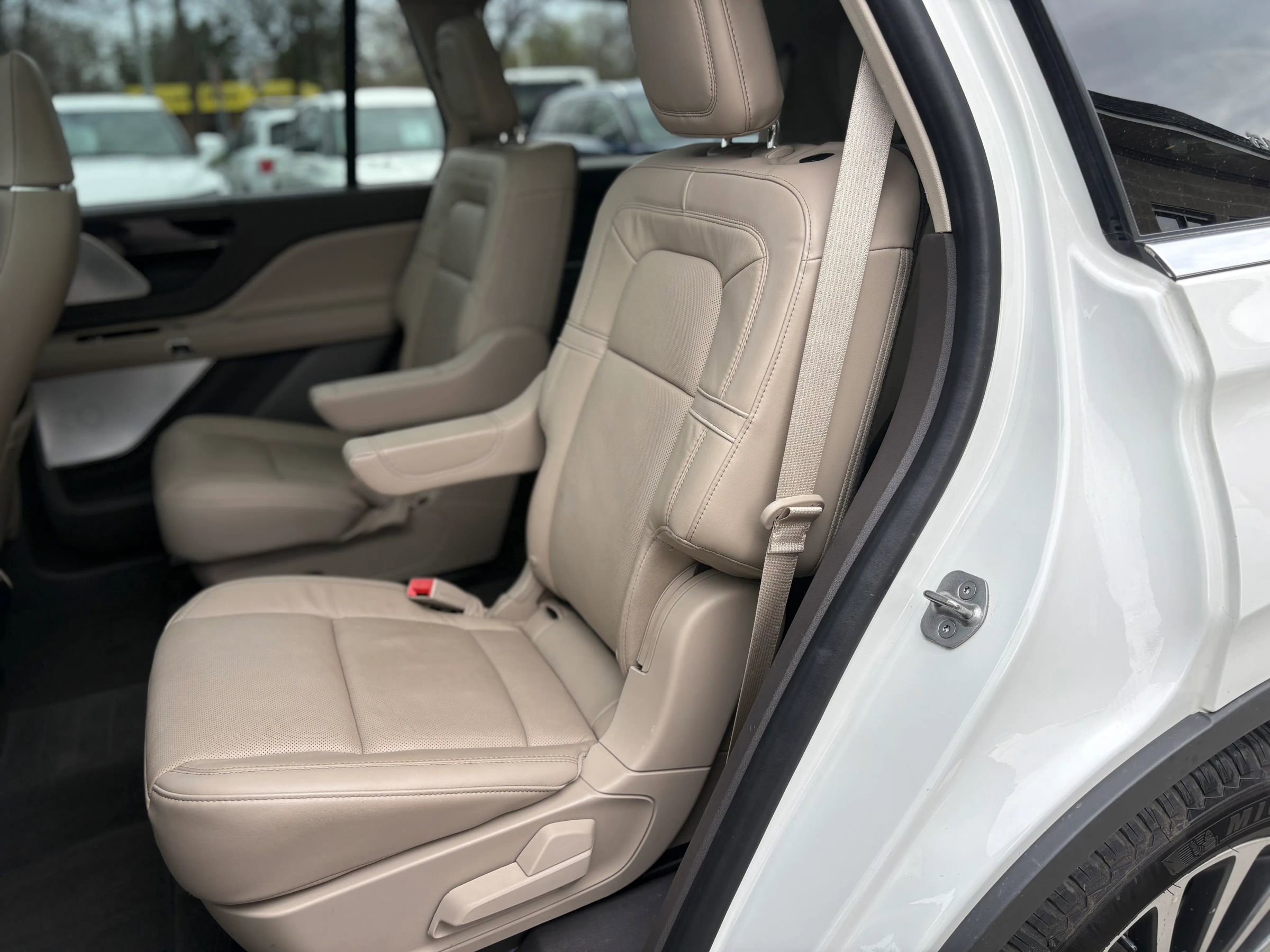 Used 2023 Lincoln Aviator Reserve w/ Equipment Group 201A AWD/4WD image 15