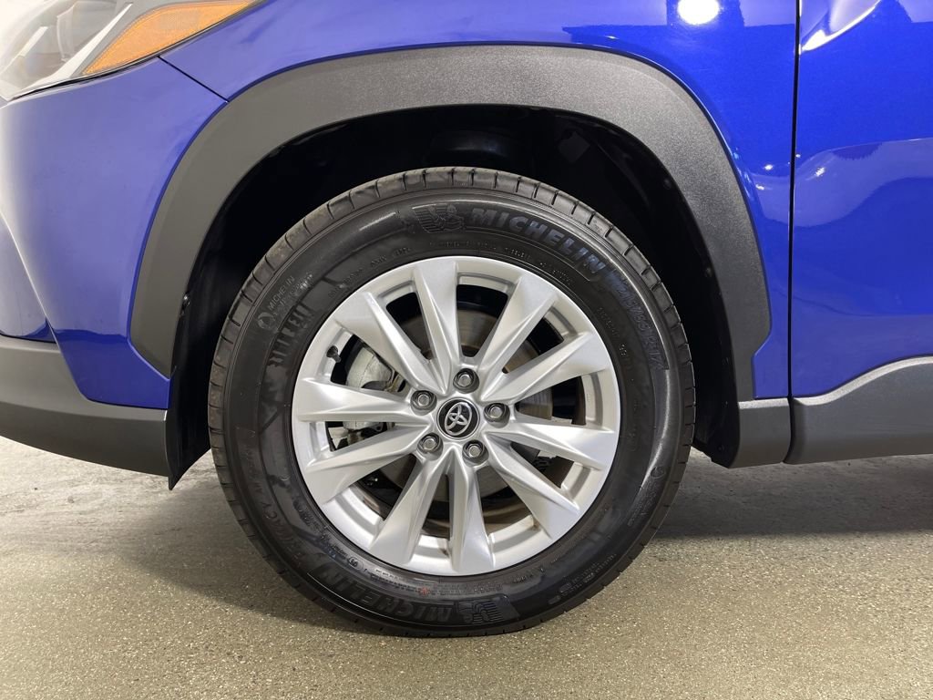 Used 2025 Toyota Corolla Cross LE image 11