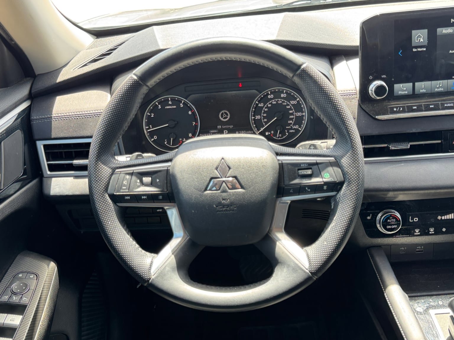 Used 2023 Mitsubishi Outlander SE FWD image 13