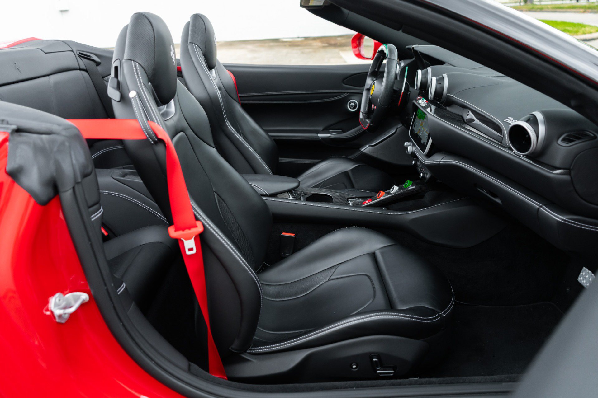 Used 2019 Ferrari Portofino RWD image 19