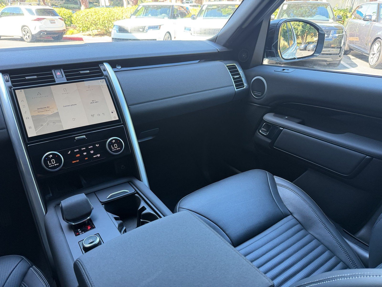 Certified 2025 Land Rover Discovery S AWD/4WD image 30