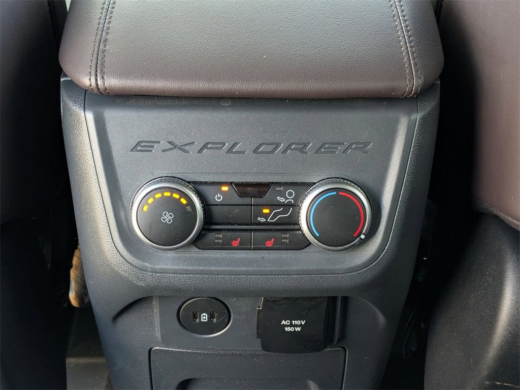 Used 2025 Ford Explorer Platinum w/ LUX Leather Package image 31