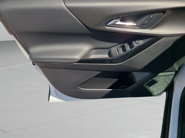 New 2026 Chevrolet Equinox LT w/ Safety and Technology Package FWD image 18