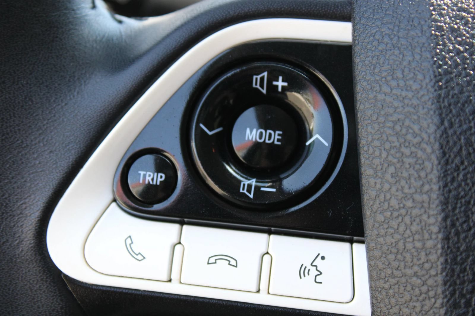 Used 2018 Toyota Prius Prime Premium FWD image 25