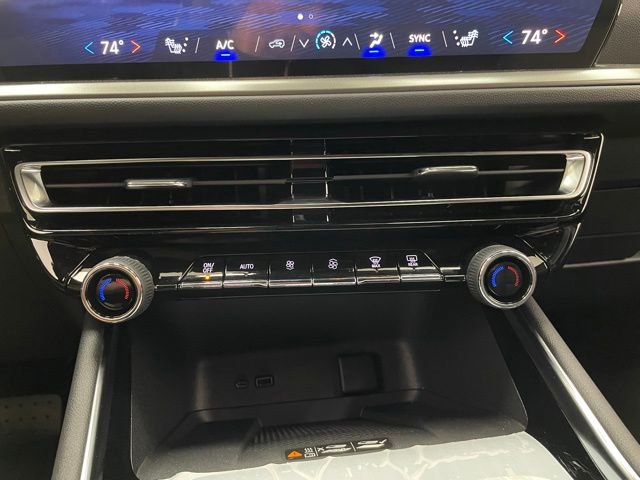 New 2026 Chevrolet Traverse LT w/ Driver Confidence Package AWD/4WD image 6