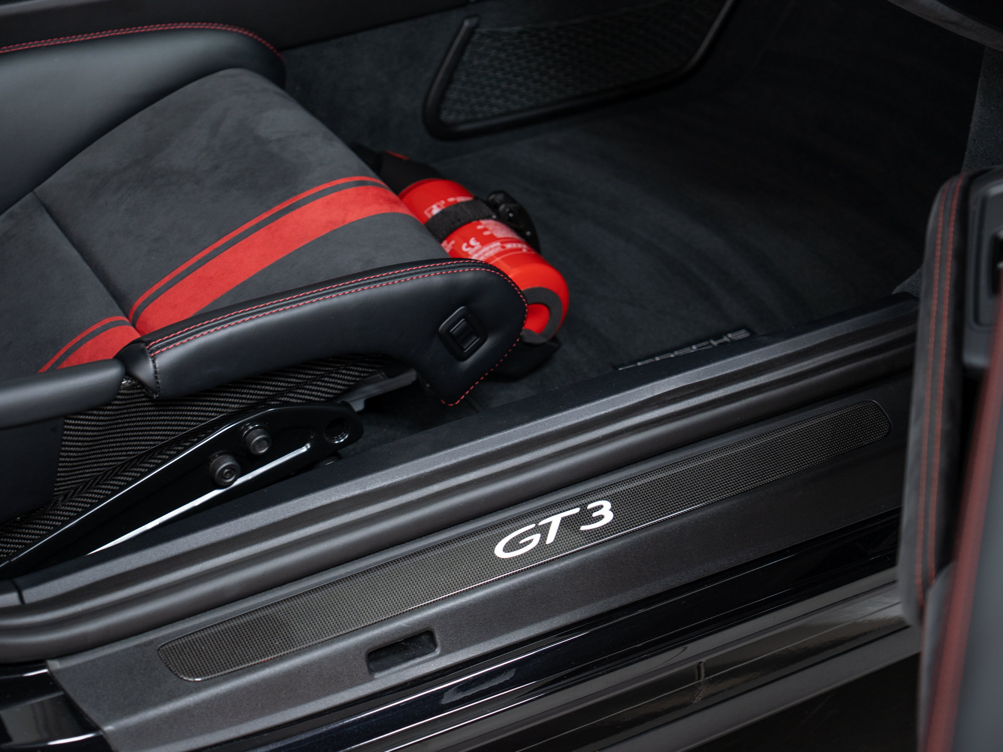 Certified 2018 Porsche 911 GT3 RWD image 34