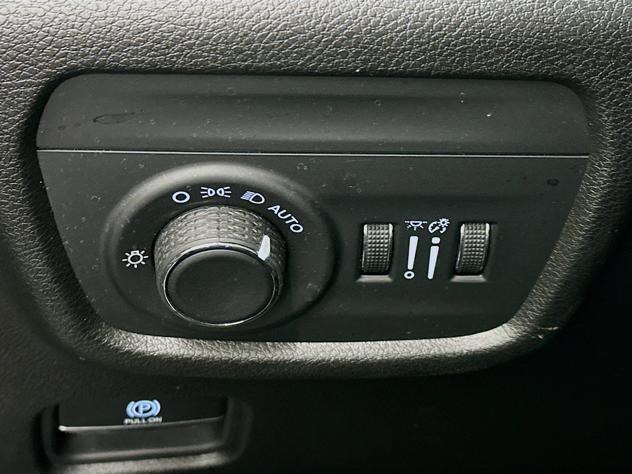 Used 2023 Jeep Grand Cherokee Altitude image 17